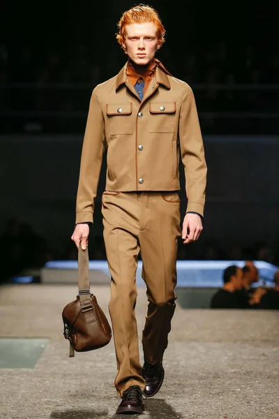 Look 11